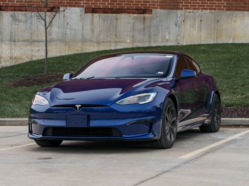 Used 2023 Tesla Model S Standard Range image 7