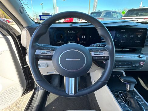 Used 2025 Hyundai Kona SEL image 23