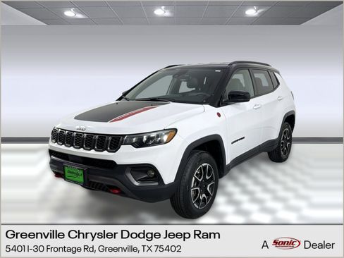 Used 2024 Jeep Compass Trailhawk AWD/4WD image 1