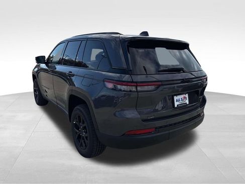 New 2025 Jeep Grand Cherokee Altitude RWD image 5