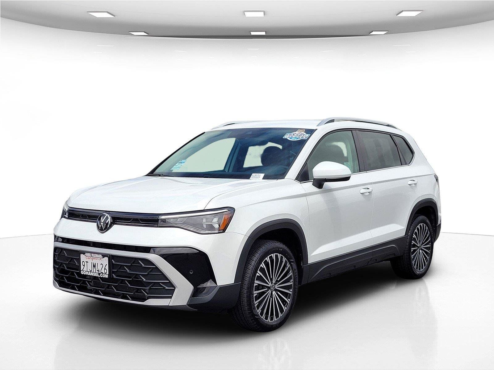 Certified 2025 Volkswagen Taos SE FWD image 10