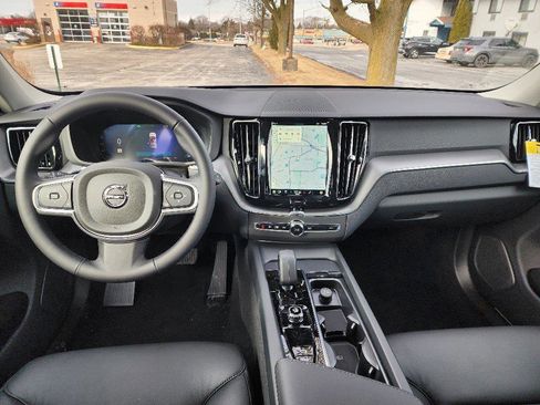 Used 2025 Volvo XC60 B5 Core w/ Climate Package image 6
