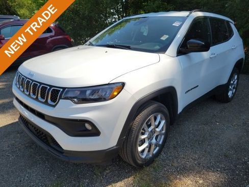 Used 2023 Jeep Compass Latitude AWD/4WD image 1