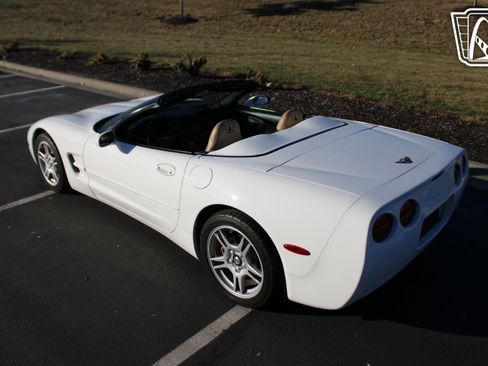 Used 1998 Chevrolet Corvette Convertible image 27