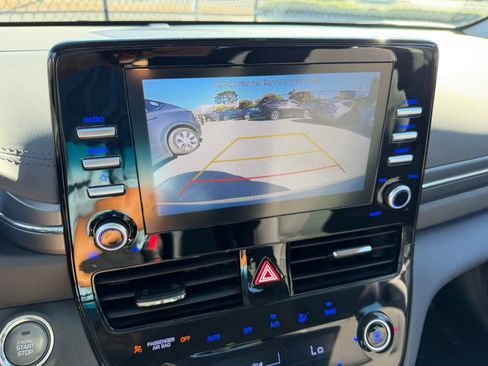 Used 2022 Hyundai Ioniq SE FWD image 23