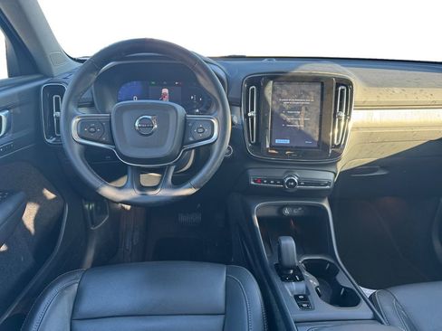 Certified 2025 Volvo XC40 B5 Core image 34