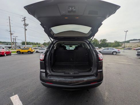 Used 2017 Chevrolet Traverse LT w/ LPO, 'HIT The Road' Package FWD image 27