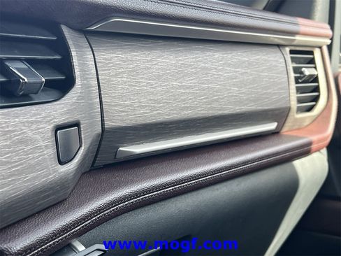 Used 2024 Ford Expedition Limited image 12