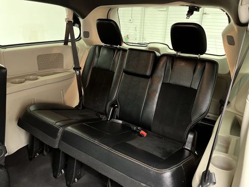 Used 2017 Dodge Grand Caravan SXT FWD image 12