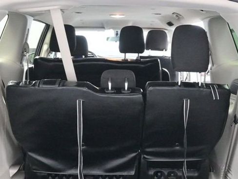 Used 2020 Chrysler Voyager L FWD image 15
