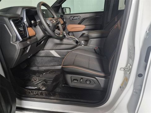 Used 2026 GMC Canyon AT4 image 13