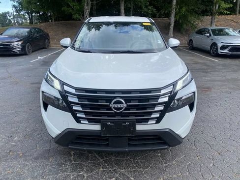 Used 2025 Nissan Rogue SV AWD/4WD image 2