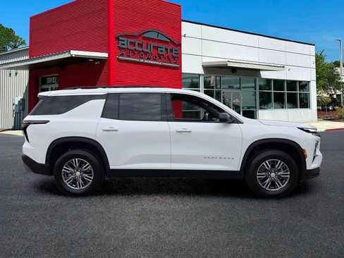Used 2026 Chevrolet Traverse LT w/ Driver Confidence Package FWD image 6