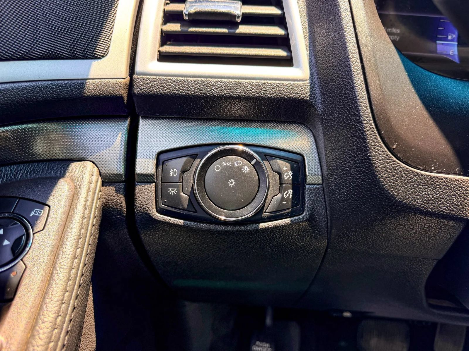 Used 2014 Ford Explorer Sport AWD/4WD image 27