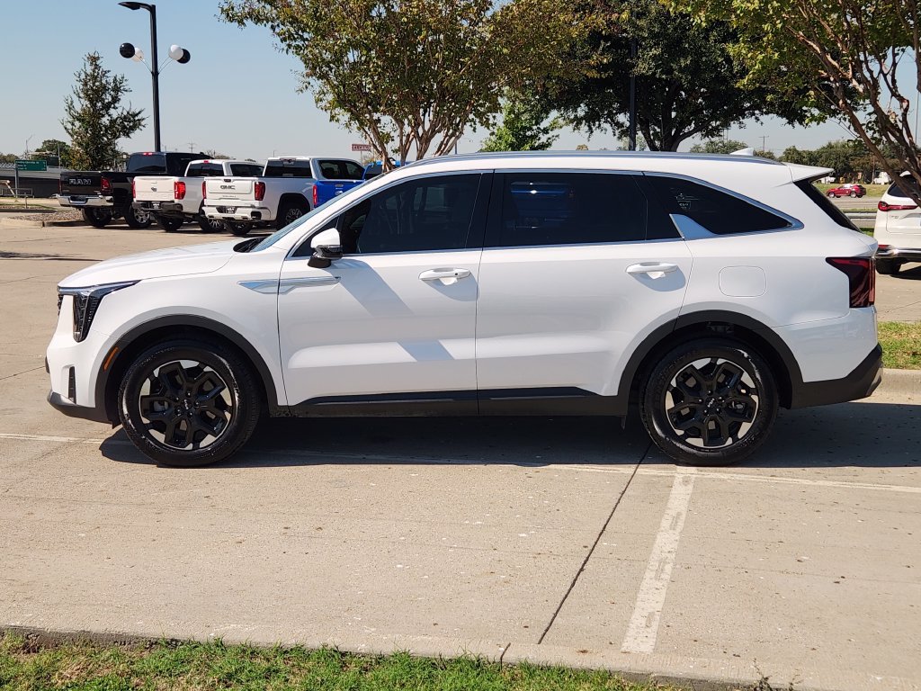 Used 2025 Kia Sorento S w/ Panoramic Sunroof Package FWD image 11