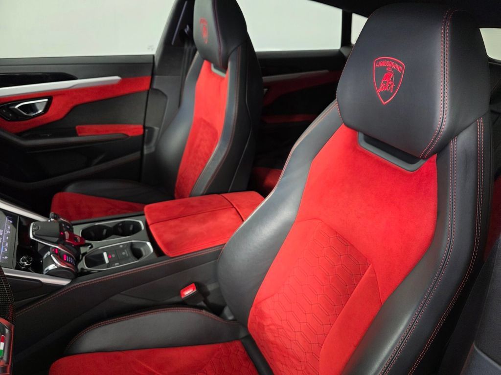 Used 2019 Lamborghini Urus AWD/4WD image 11