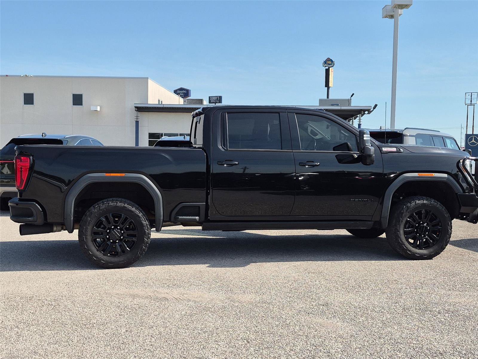 Used 2021 GMC Sierra 2500 Denali w/ Denali Black Diamond Edition AWD/4WD image 6