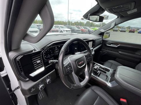 Used 2023 GMC Sierra 1500 SLT w/ SLT Convenience Package image 9