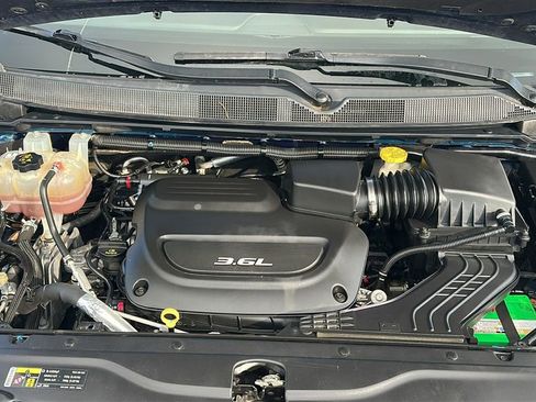 Used 2017 Chrysler Pacifica LX image 3