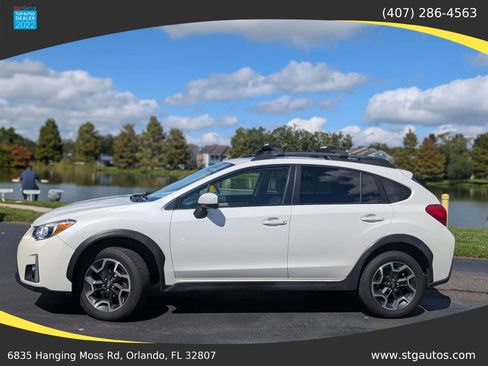 Used 2017 Subaru Crosstrek 2.0i Premium w/ Moonroof Package image 2
