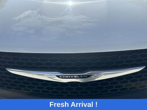 Used 2023 Chrysler Voyager LX image 10