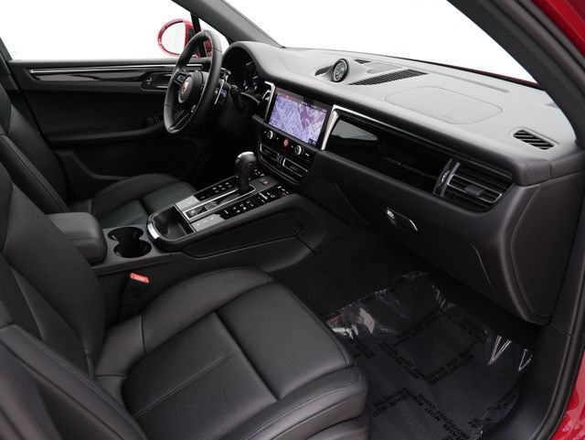Certified 2026 Porsche Macan AWD/4WD image 25