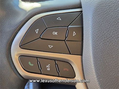 Used 2020 Jeep Cherokee Latitude Plus image 28