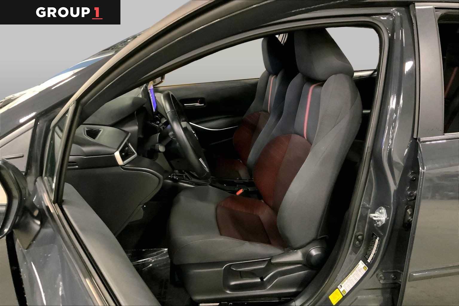 Certified 2025 Toyota Corolla SE w/ Convenience Package FWD image 8