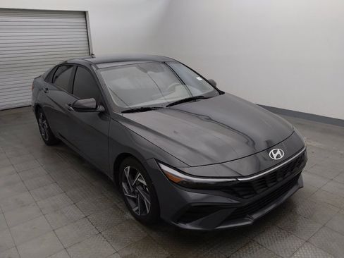 Used 2025 Hyundai Elantra Sport FWD image 13