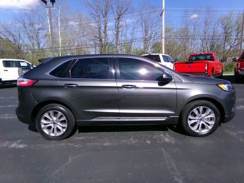 Used 2019 Ford Edge Titanium w/ Equipment Group 301A AWD/4WD image 10