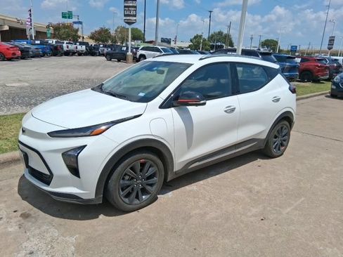 Used 2023 Chevrolet Bolt EUV Premier w/ Redline Edition FWD image 2