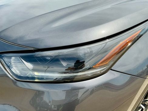 Used 2022 Toyota Highlander XSE image 10