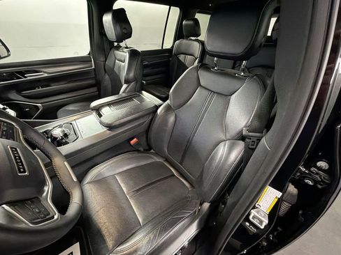 Used 2024 Jeep Wagoneer L Series II image 19