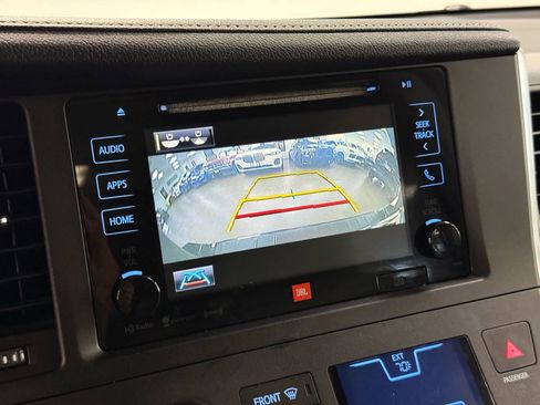 Used 2017 Toyota Sienna Limited Premium image 36