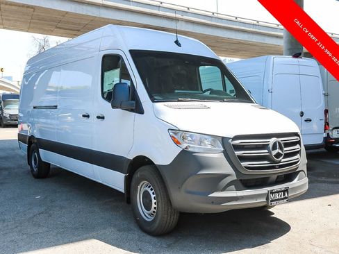 Used 2024 Mercedes-Benz Sprinter 2500 image 3