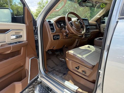 Used 2022 RAM 3500 Laramie AWD/4WD image 17