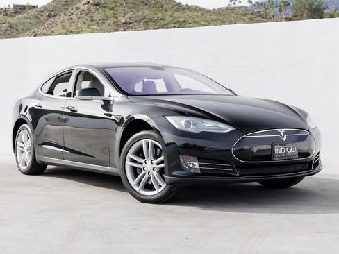 Used 2013 Tesla Model S Performance image 9