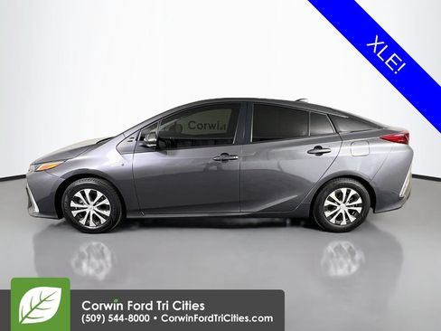 Used 2021 Toyota Prius Prime XLE FWD image 6