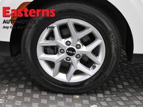 Used 2025 Kia Soul LX w/ LX Technology Package FWD image 32