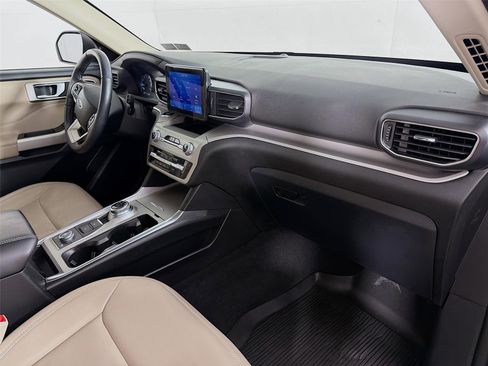 Used 2022 Ford Explorer XLT w/ Equipment Group 202A image 30