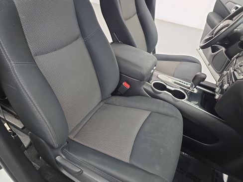 Used 2017 Nissan Pathfinder SV image 10