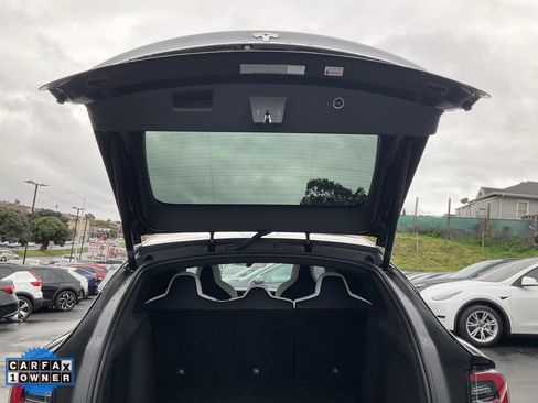 Used 2018 Tesla Model X 75D image 9