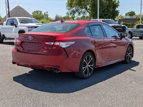 Used 2020 Toyota Camry SE FWD image 5