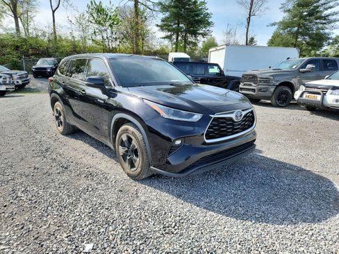 Used 2021 Toyota Highlander LE image 7