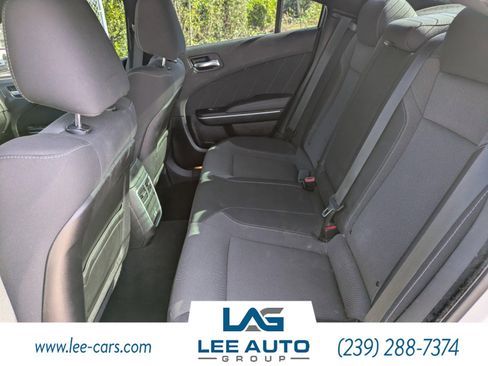 Used 2019 Dodge Charger SXT image 10