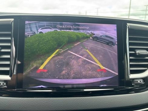 Used 2023 Chrysler Pacifica Touring-L FWD image 20