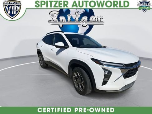 Used 2024 Chevrolet Trax LT w/ Driver Confidence Package FWD image 2