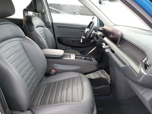 Used 2024 Kia EV9 Land image 26