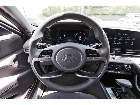 Used 2024 Hyundai Elantra SEL FWD image 8