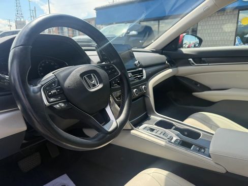 Used 2018 Honda Accord Touring image 9